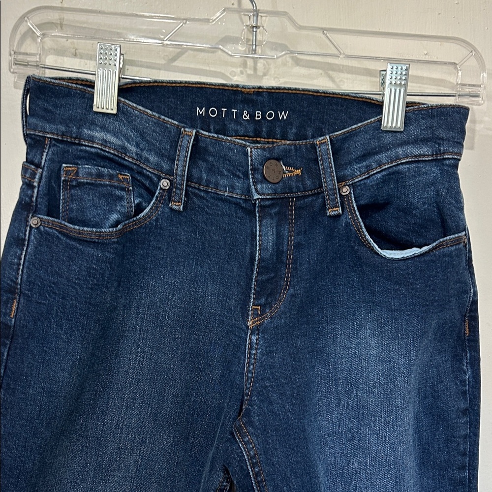 Mott & Bow Women's MidRise Slim Straight Ridge 24-inch waist 30-inch inseam.